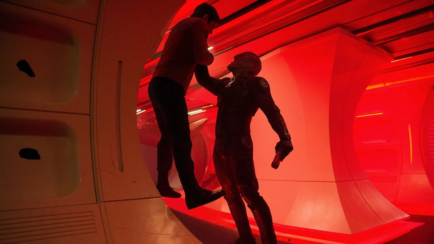 Idris Elba und Chris Pine in Star Trek Beyond (2016)_© Kimberley French_Paramount Pictures