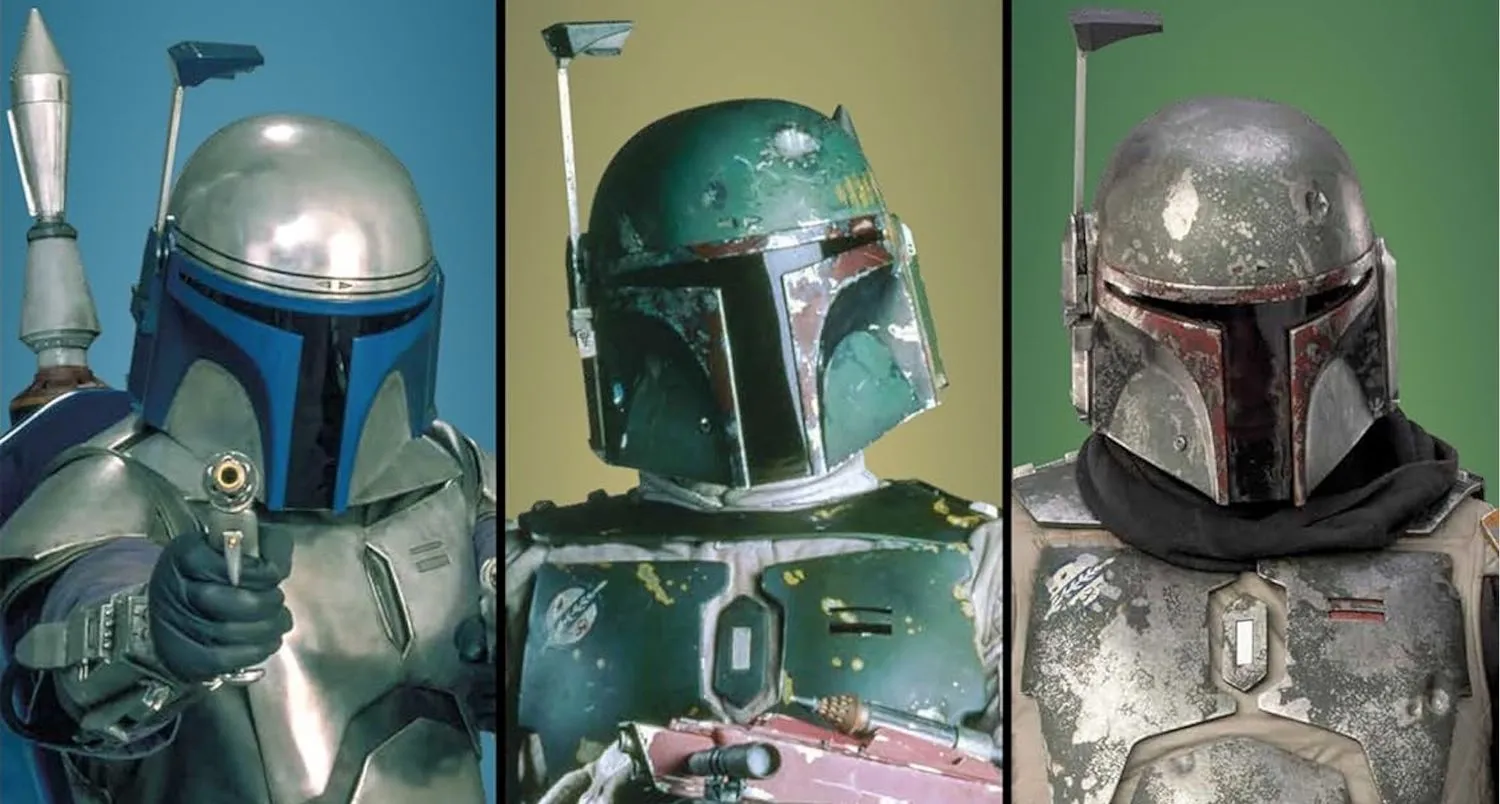 Dreitafelfoto, das drei ähnlich gekleidete Charaktere in futuristischen Rüstungen zeigt, einschließlich gesichtsverdeckender Helme.