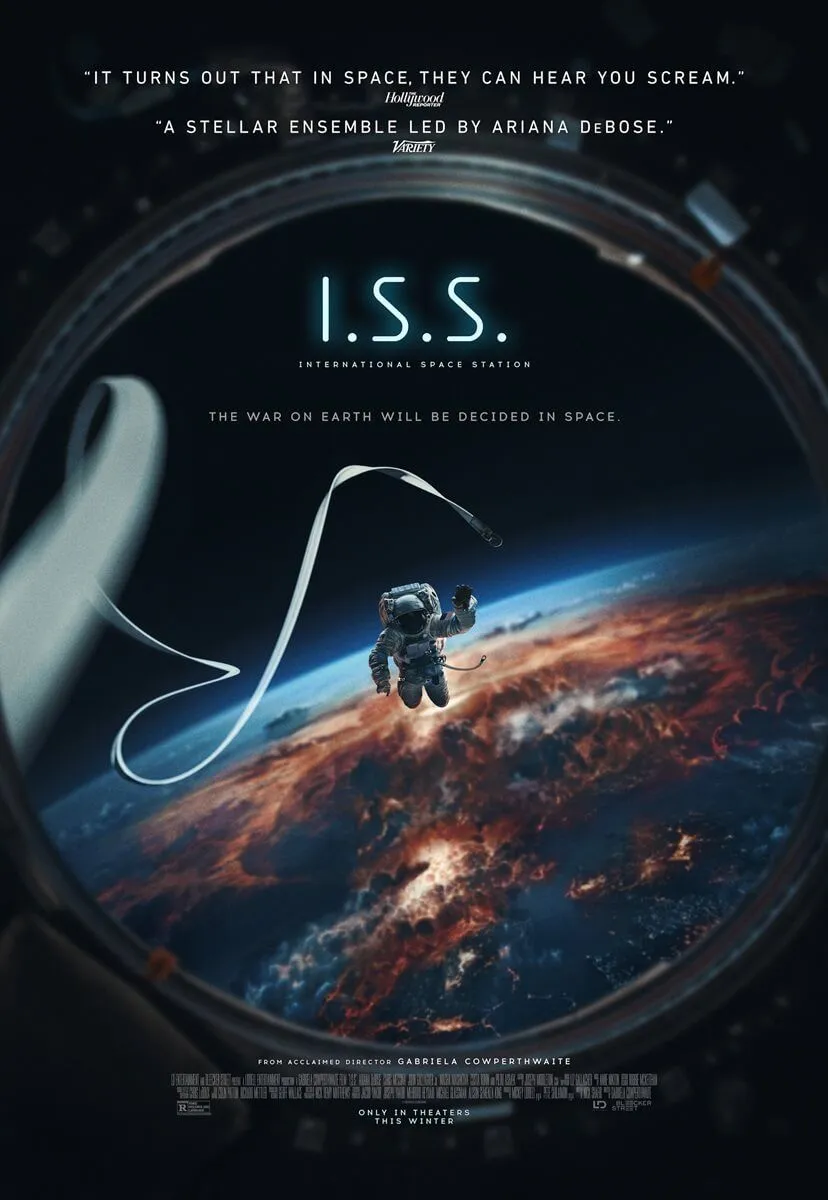 poster für den neuen film 'i.s.s.' zeigt einen astronauten bei einem weltraumspaziergang, mit der erde im hintergrund. auf der planetenoberfläche sind feuer und explosionen zu sehen.