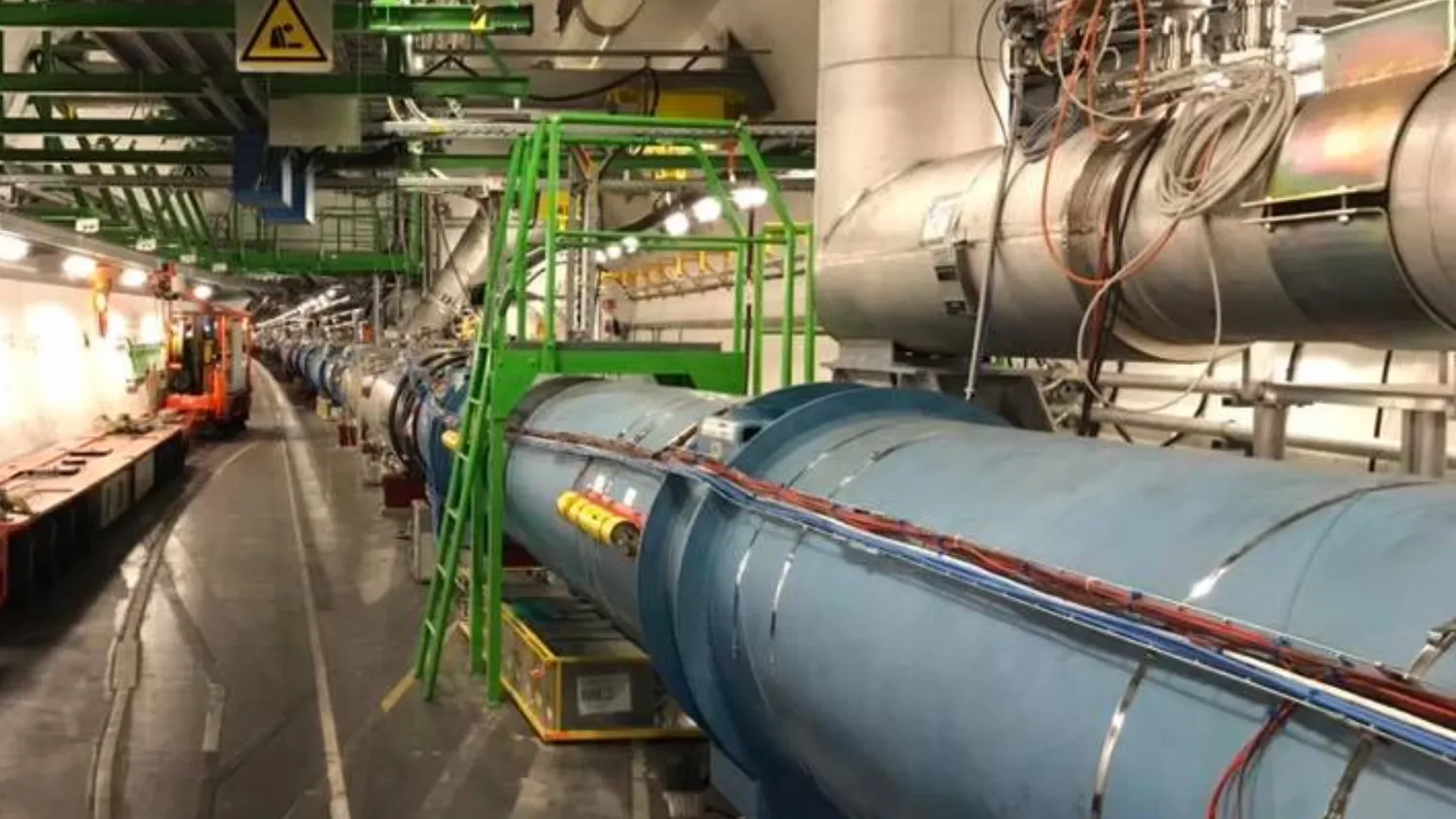 Ein kleiner Teil des fast 17 Meilen langen LHC-Teilchenbeschleunigers, der vom FCC in den Schatten gestellt wird