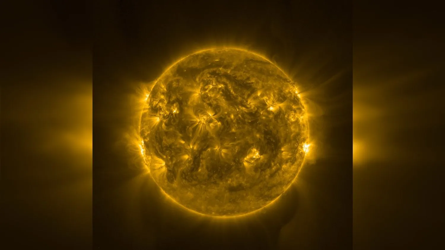 ein Foto der Sonne, das wirbelnde Feuerformationen auf ihrer Oberfläche zeigt