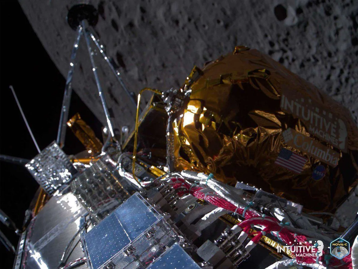 Der Odysseus Lander von Intuitive Machines macht ein Selfie in der Mondumlaufbahn am 21. Februar 2024.