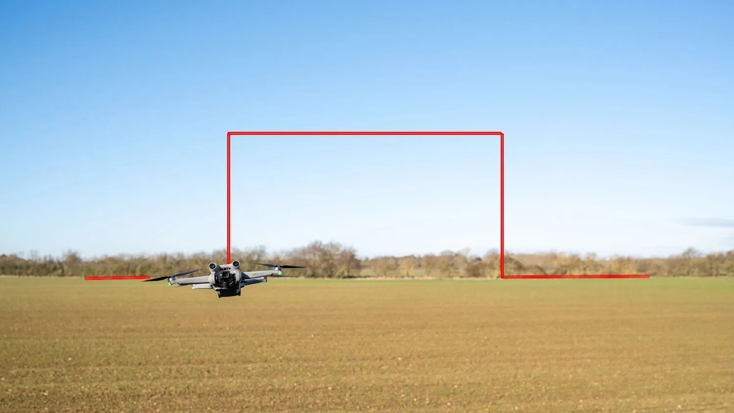 DJI Mini 3 Pro fliegend mit Linien, die die Bewegung des Zylinderhutes zum Üben der Flugsteuerung zeigen