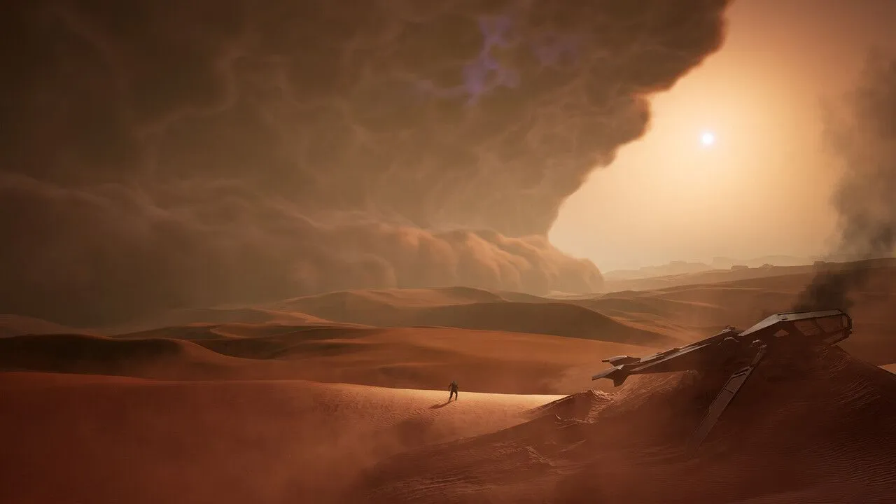 Schwarzer Rauch steigt aus einem Ornithopter (libellenartiges Fluggerät) auf, der in der Wüste abgestürzt ist. Ein riesiger Sandsturm ist im Anmarsch und verdeckt den größten Teil des Himmels. Eine einsame Gestalt wandert durch die sandige Landschaft.