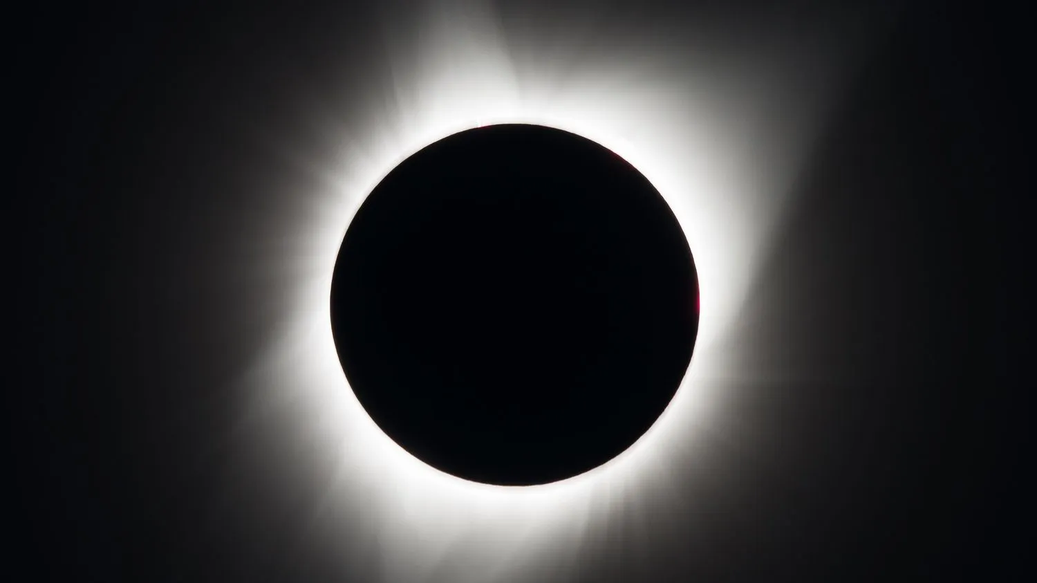 Eine totale Sonnenfinsternis ist am 21. August 2017 über Madras, Oregon, zu sehen.