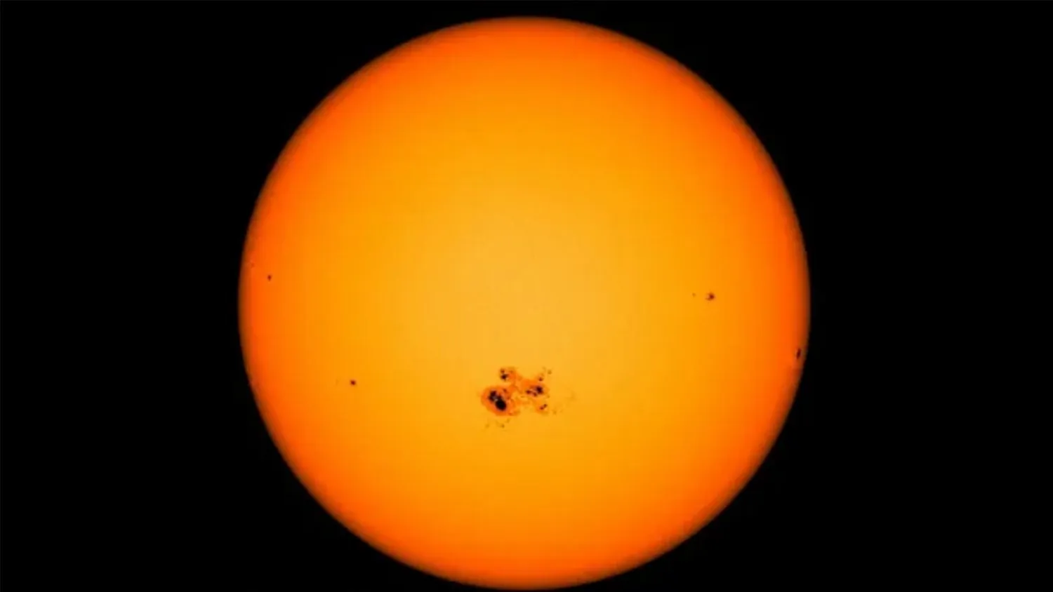 Sonnenflecken - kühlere Regionen auf der Sonnenoberfläche, die eruptive Störungen wie Sonneneruptionen und koronale Massenauswürfe hervorrufen können.
