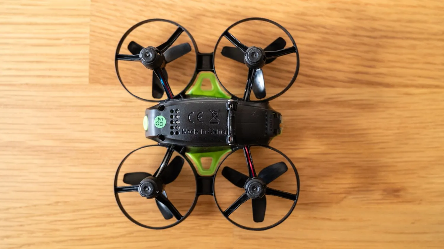 Potensic A20 Mini Drone zeigt die Unterseite der Drohne