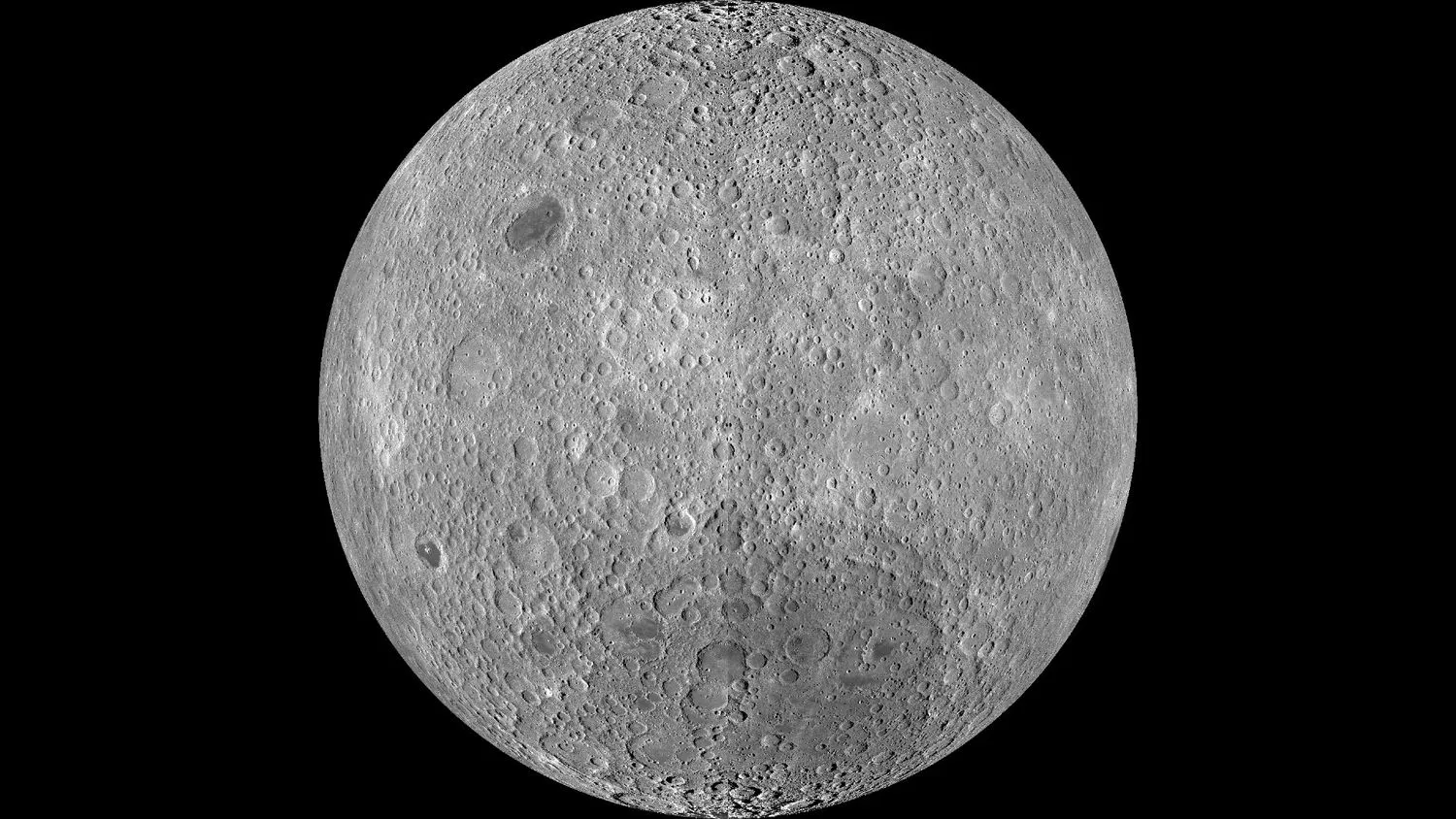 die graue, zerkratzte Oberfläche des Mondes